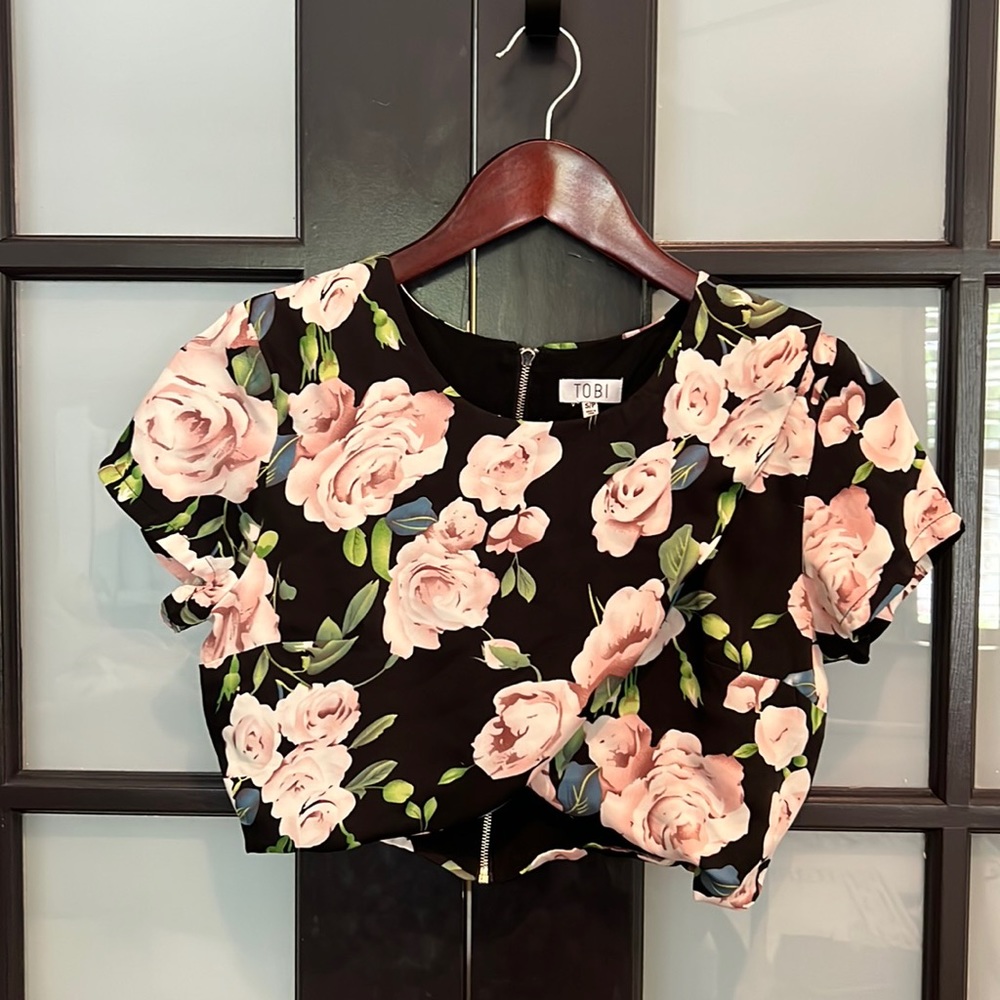 Floral crop top with opening in front